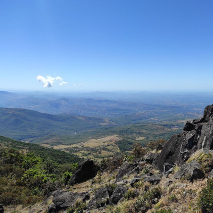 Valles de Guzmán (circuito de cascadas) y mirador altos de Campana.